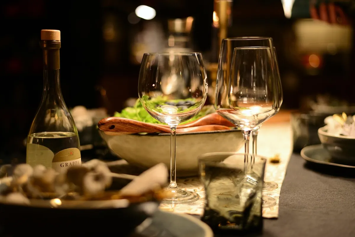 Beginner's Guide to Choosing the Right Lantern Size for a Dining Table